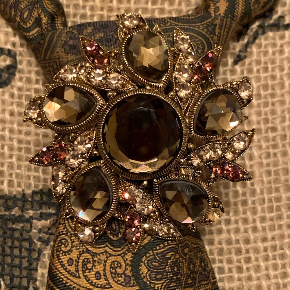 Vintage tie with rhinestone brooch